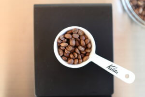 浅煎りのコーヒー豆はお湯を注いでも膨らまない？