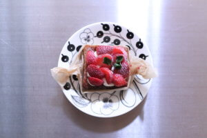 大阪、天満橋のtawanico(タワニコ)でいちごのタルトをテイクアウト。