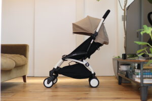 海外製のベビーカー、YOYO(ヨーヨー)を購入。女性でも簡単に折り畳めてコンパクトになるのが良い。