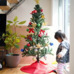 【2021年】クリスマスツリーを購入しました。1歳9ヶ月の娘と一緒に飾り付けました。