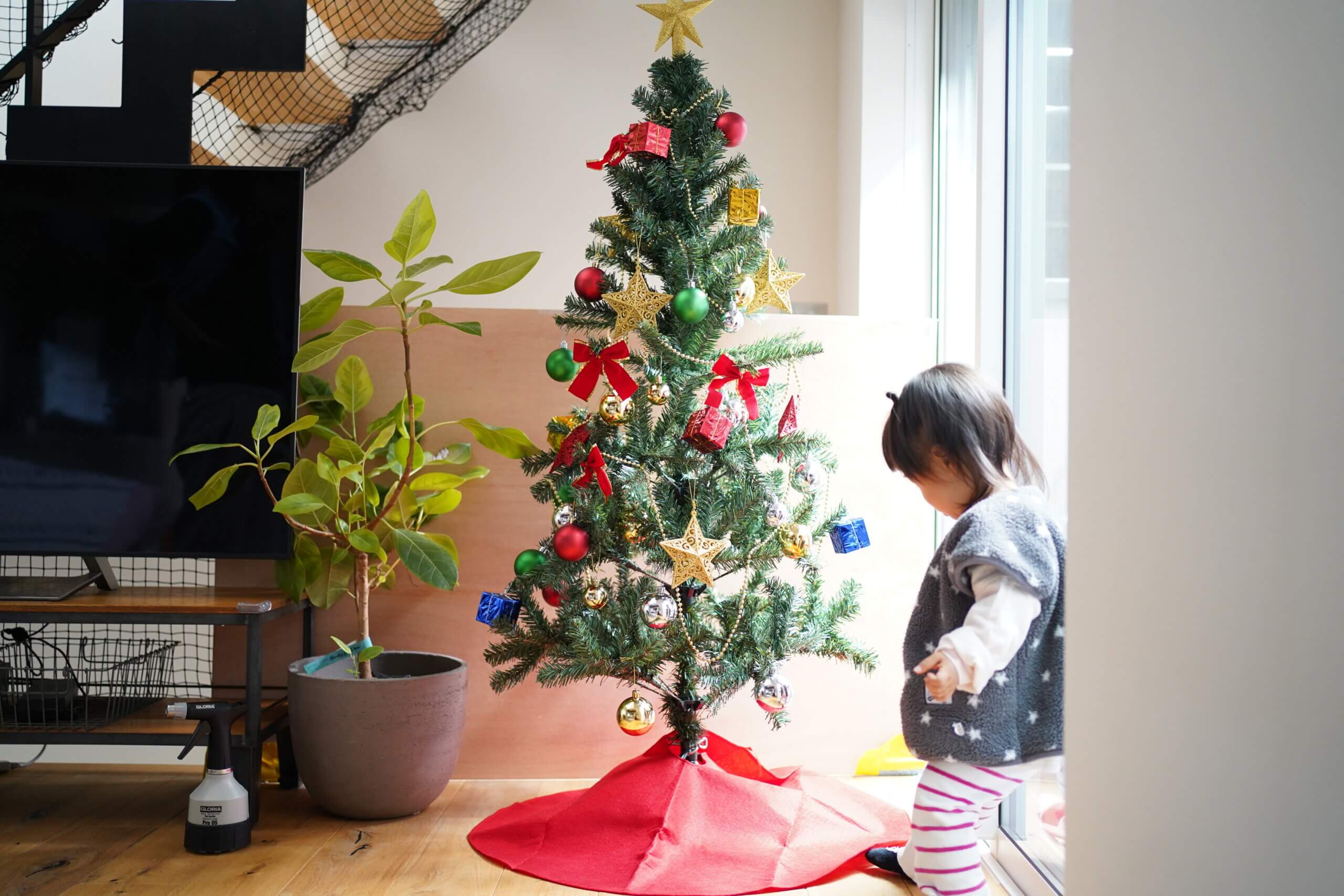 【2021年】クリスマスツリーを購入しました。１歳９ヶ月の娘と一緒に飾り付けました。