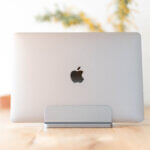PCスタンドを買いました。Vertical Laptop StandはMacBookとの相性も抜群です。