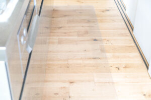 キッチンマットはPVC製のクリア・キッチンマットがおすすめです。汚れてもすぐに拭き取る事ができます。