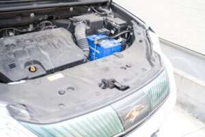 ６０系ハリアーのバッテリーを自分で交換しました。自分でやると半値ぐらいで出来ます。