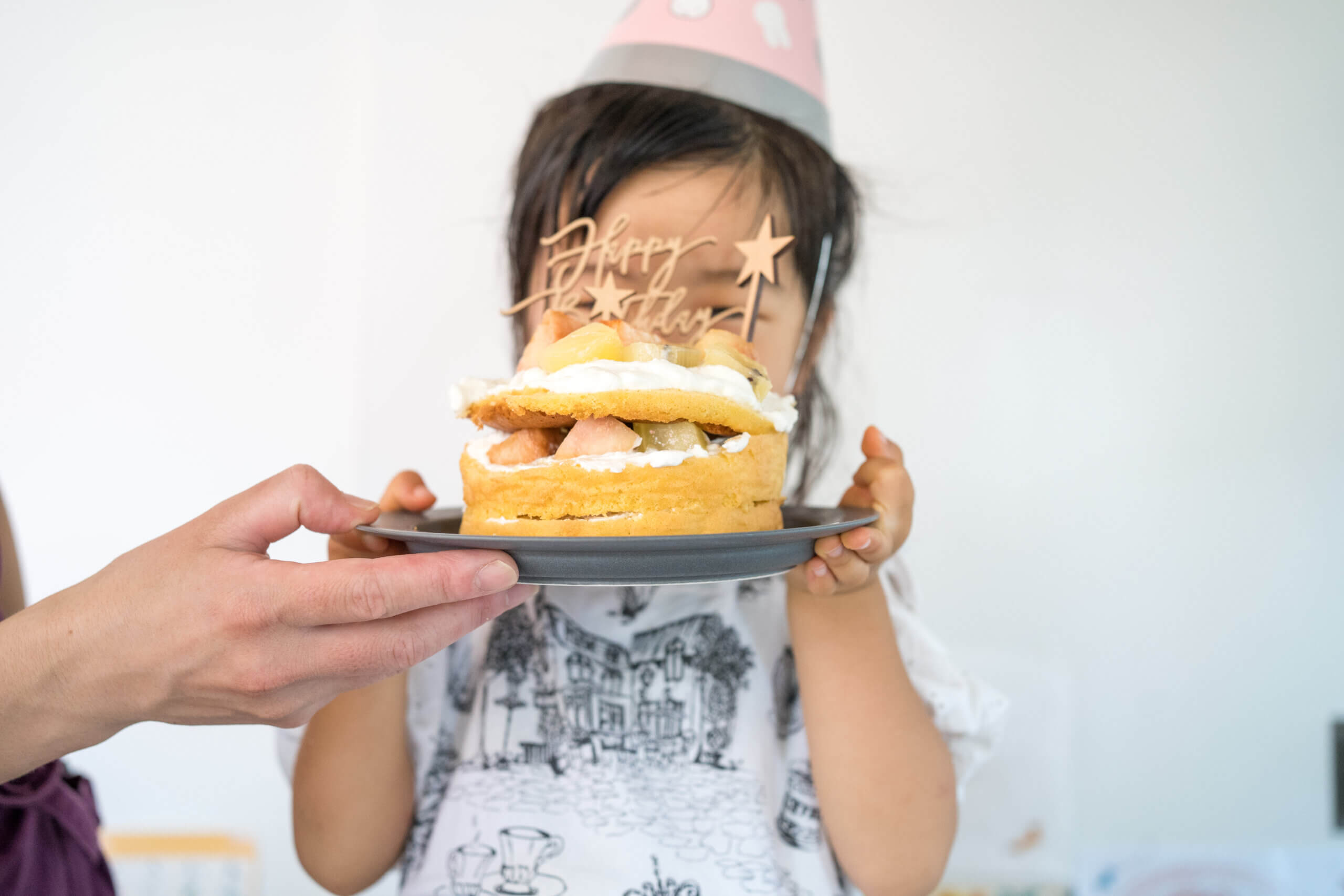 【2023】嫁さんの誕生日に３歳の長女がケーキを作りました。
