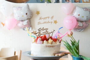 長女の４歳の誕生日をお祝いしました。今年のプレゼントはキッズカメラです。