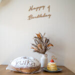 次女の1歳の誕生日をお祝いしました。手作りケーキに一升ベーグル、アンパンマンのブロックラボでお祝いです。