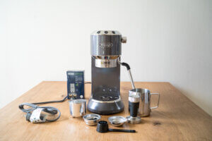 デロンギの家庭用エスプレッソマシン、デディカ・アルテを買いました。